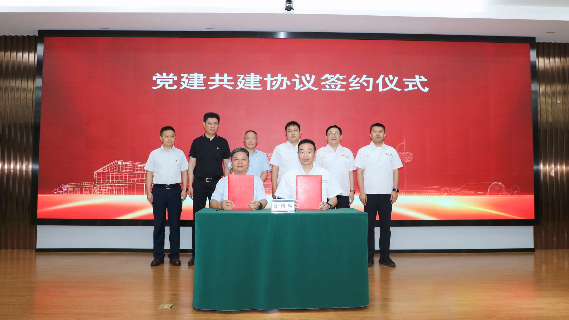 党建攻坚协议签约.jpg