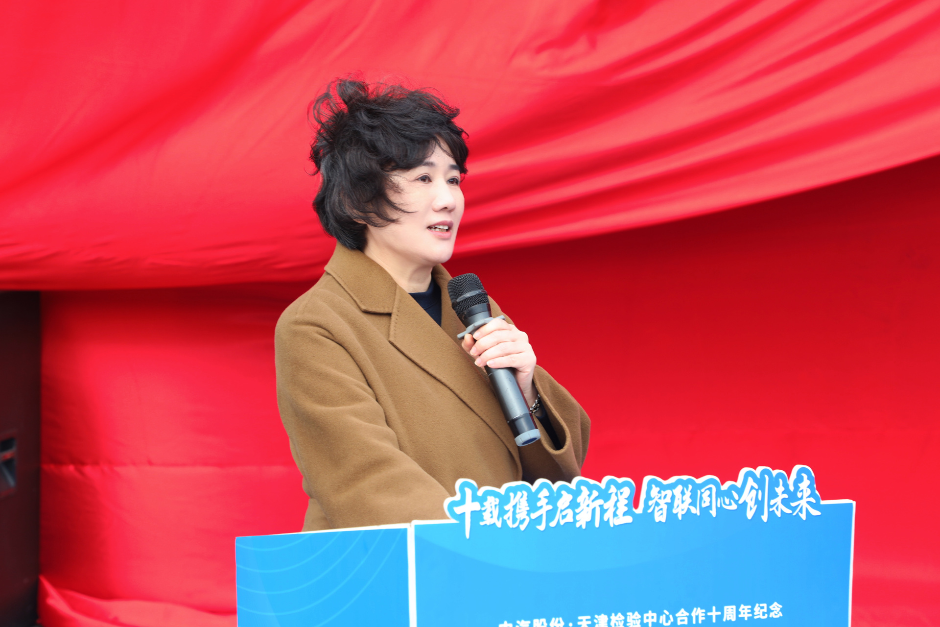 颜总讲话特写.jpg